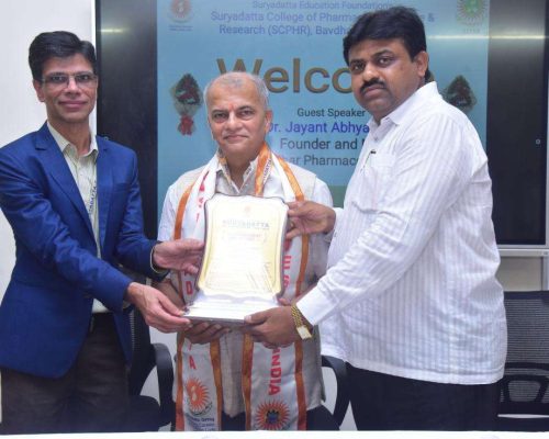 Welcome and Felicitation of Dr. Jayant Abhyankar, MD and founder of Sharangdhar Pharmaceuticals, Pune (middle) at SEF’s SCPHR by Dr. H.K. Jain, Principal (left) and Mr. Prasanna Patil, Advisory Committee member (right)