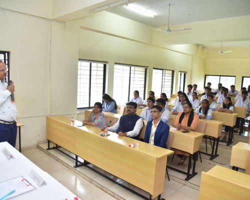 Mr. Dinesh Khivasara, Assistant Commissioner, FDA Pune addressing students and staff of SEF’s SCPHR