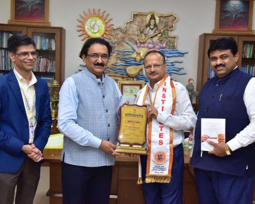 Welcome and Felicitation of Mr. Dinesh Khivasara, Assistant Commissioner, FDA Pune at SGI by Dr. Prof. Sanjay Chordiya, Chairman, Suryadatta Education Foundation at SGI, Bhavdhan, Pune 
Dr. H.K. Jain, Principal (left) and Mr. Prasanna Patil, Advisory Committee member (right), SEF’s SCPHR